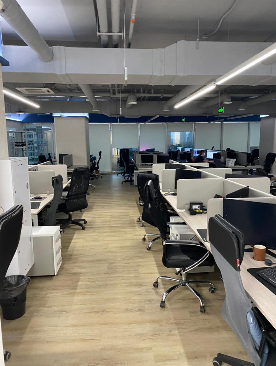 Кварцвиниловая плитка Vinilam клеевая Glue Luxury Дуб Валенсия 33488 1227×232×2,5 фото в интерьере